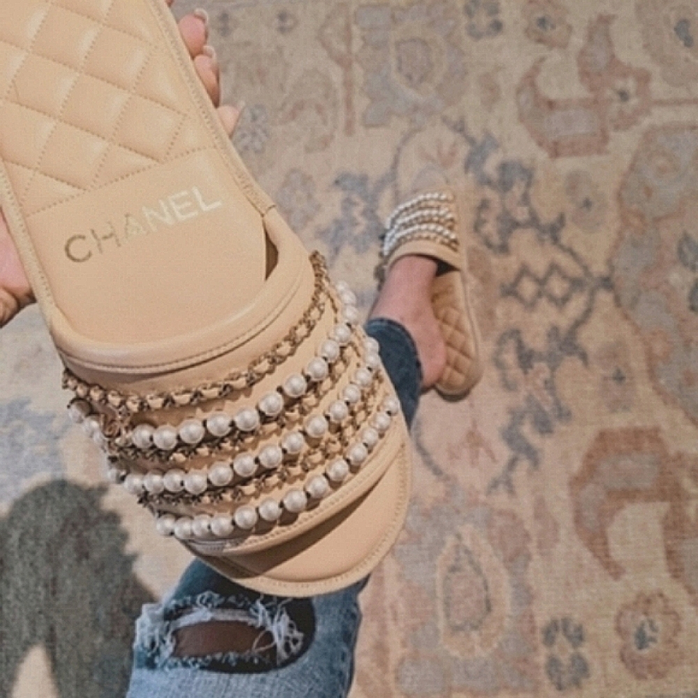 HP✨😍CHANEL✨20P💯CC Pearl Chain Slide Mules